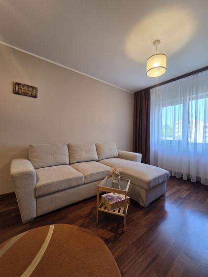 Apartament cu 2 camere semidecomandat, mobilat în Bucium