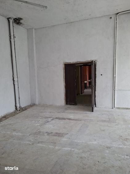 Spațiu comercial, de 180 mp, în Albert