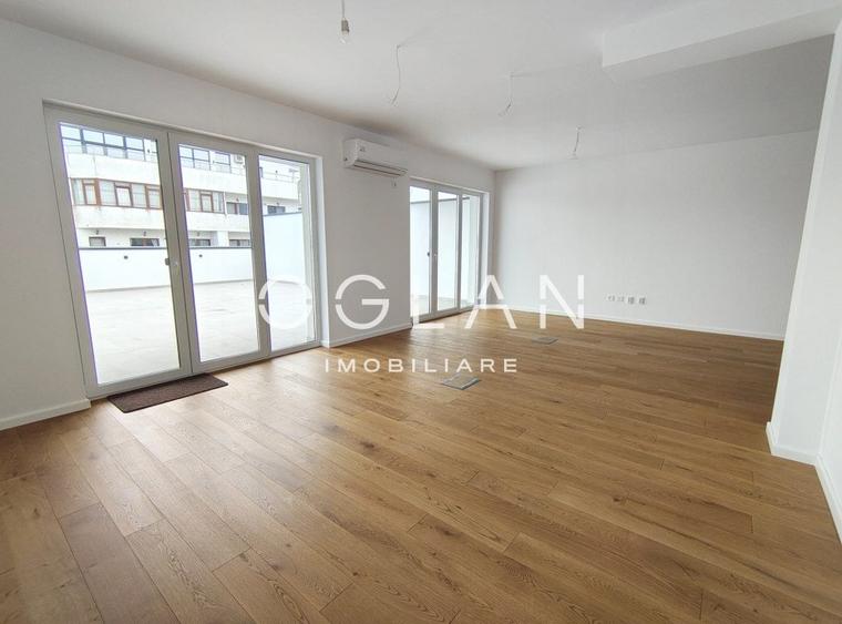 Penthouse cu 4 camere decomandat în Mihai Viteazul