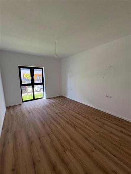 Apartament cu 2 camere decomandat în Tractorul