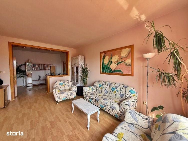 Apartament cu 4 camere în Cetate