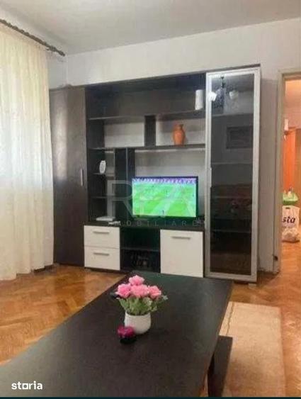 Apartament cu 3 camere decomandat în Drumul Taberei