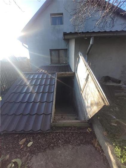 Casă individuală cu 4 camere cu Teren 2500 Mp în Lazu