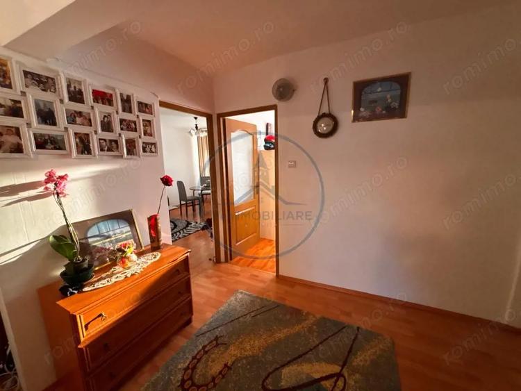 Apartament cu 4 camere decomandat, mobilat în Calea Moldovei