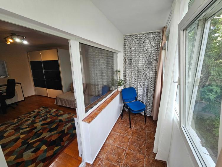 Apartament cu 3 camere decomandat în Lacul Tei