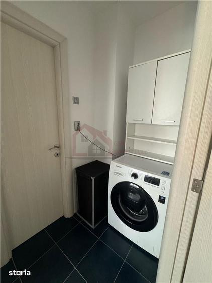 Apartament cu 2 camere semidecomandat, mobilat în Tei