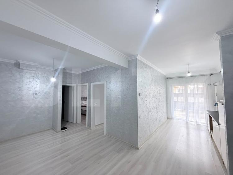 Apartament cu 3 camere semidecomandat, mobilat în Florești