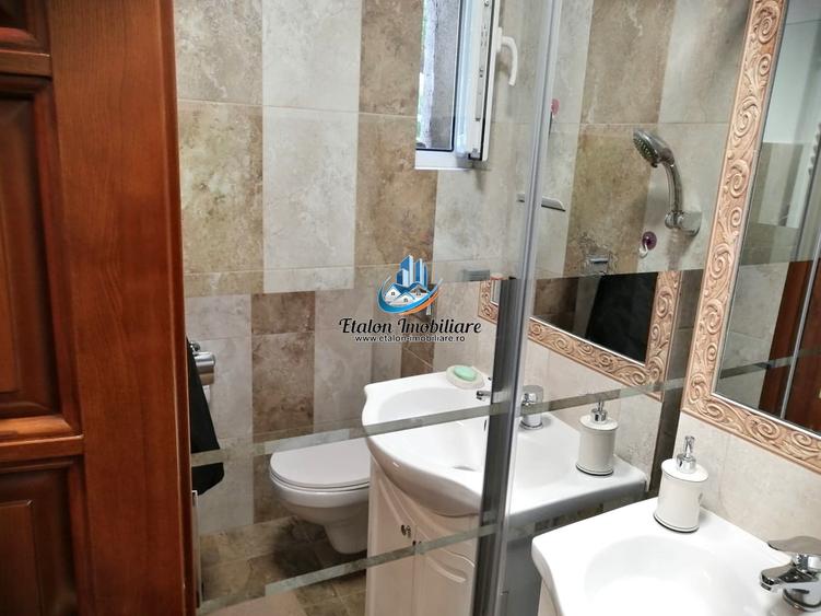 Apartament cu 3 camere semidecomandat în Mărăței