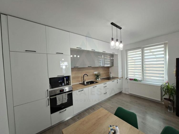 Duplex cu 4 camere cu Canalizare în Exterior Sud