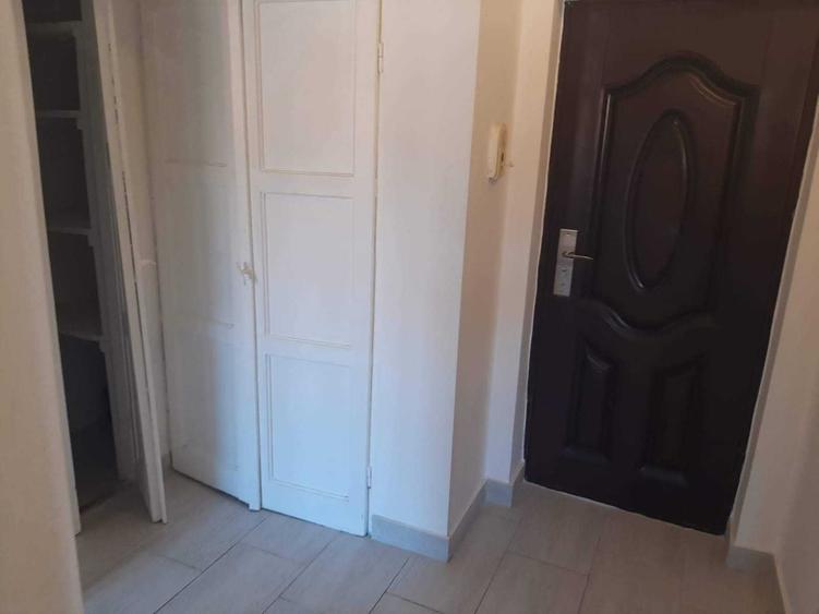 Garsonieră decomandată în Traian