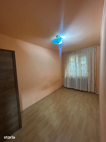 Apartament cu 3 camere semidecomandat în Sud