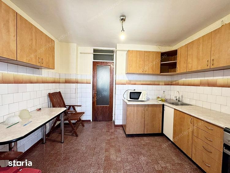 Apartament cu 3 camere decomandat în Mazepa 2