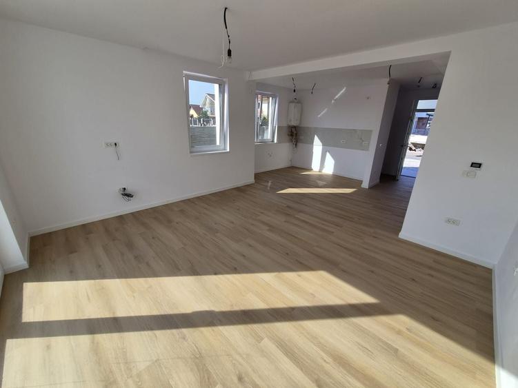 Duplex cu 3 camere cu Canalizare în Moșnița Nouă
