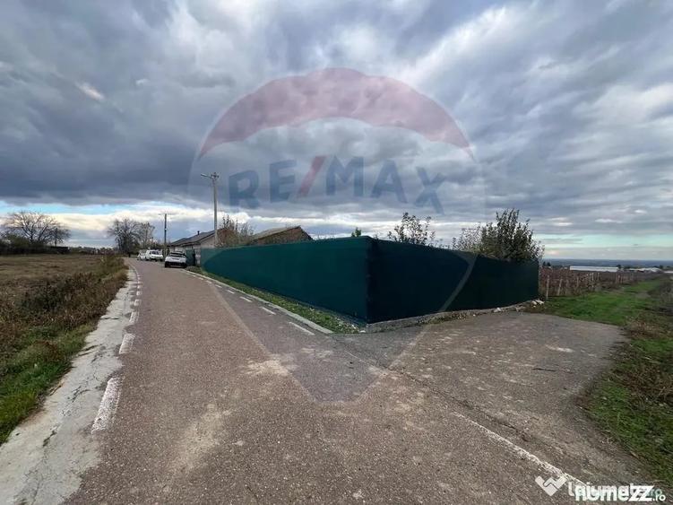 Teren de 2727 mp, în Cârligele