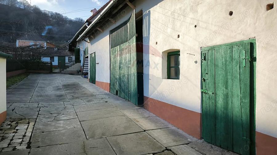 Casă cu 4 camere cu Teren 1084 Mp în Vale