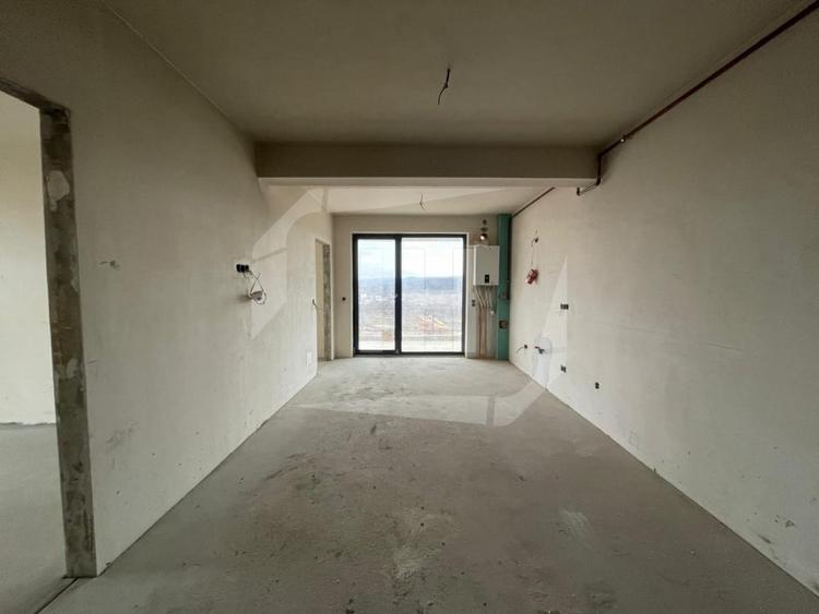 Apartament cu 3 camere semidecomandat în Baciu