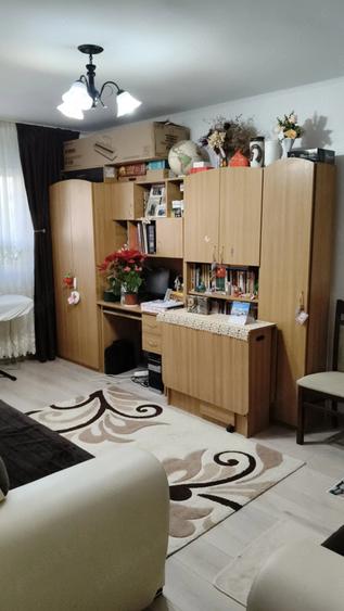 Apartament cu 3 camere decomandat, mobilat în Central