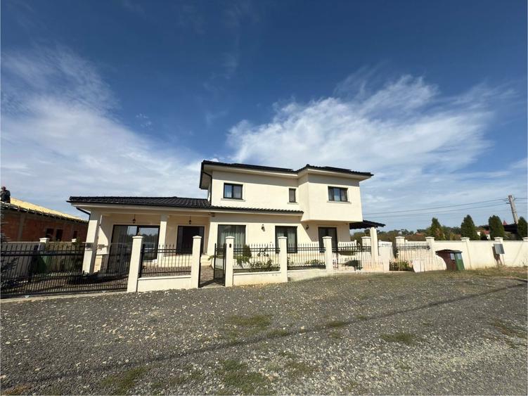 Casă individuală cu 5 camere cu Teren 1200 Mp în Șagului