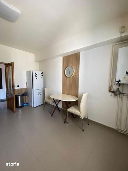 Apartament cu 3 camere, mobilat în Calea București