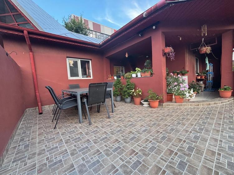 Vila de vanzare cu 2 apartamente individuale in Cartierul 23-metrou Republica - 28