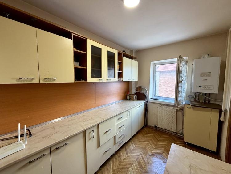 Apartament cu 3 camere decomandat, mobilat în Aiud