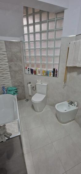 Casă cu 6 camere cu Teren 150 Mp în Central