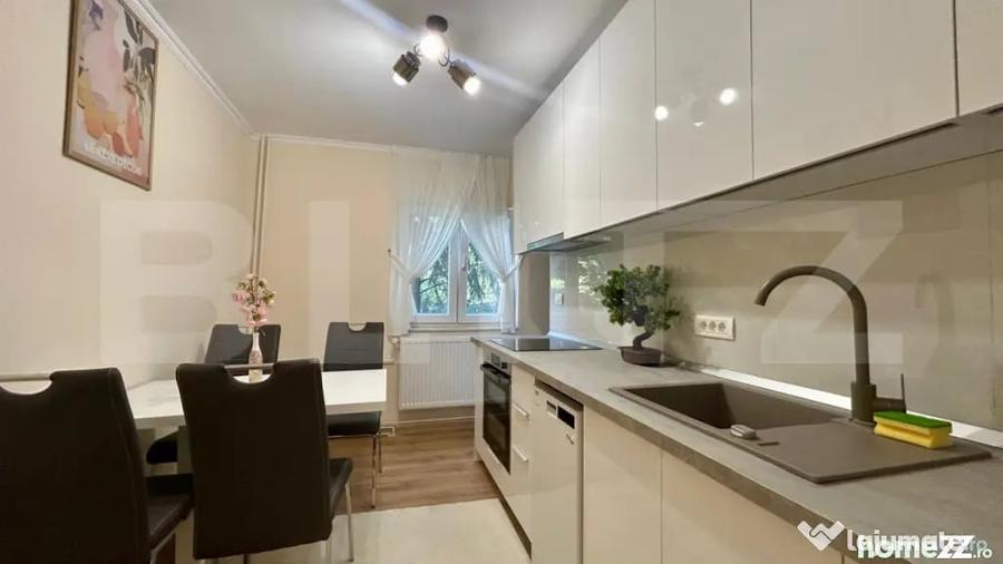 Apartament cu 3 camere decomandat în Nufărul