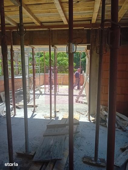 Casă cu 6 camere cu Teren 250 Mp în Decebal