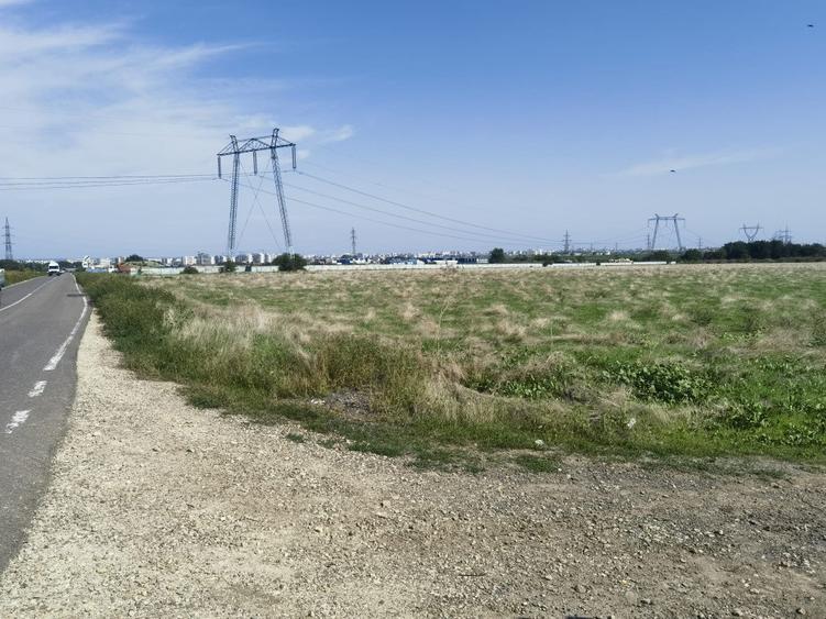 Teren de 44700 mp, în Centură