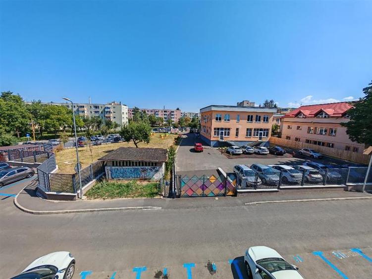 Apartament cu 3 camere semidecomandat, mobilat în Astra