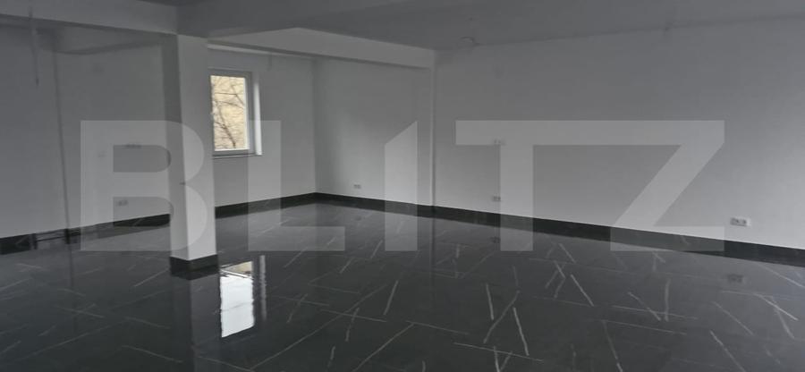 Spațiu comercial, de 100 mp, în Găești