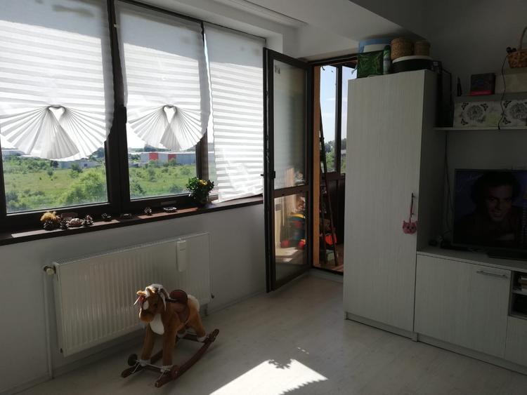 Apartament cu 2 camere semidecomandat, mobilat în Centura Nord