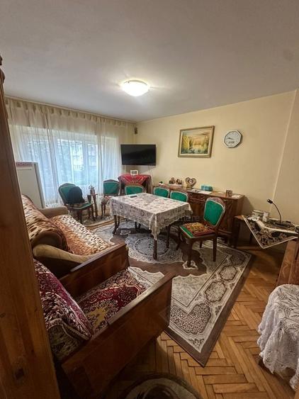 Apartament cu 3 camere decomandat în Păcurari