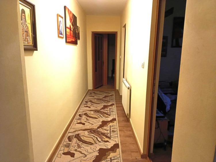 Apartament cu 3 camere decomandat în Central