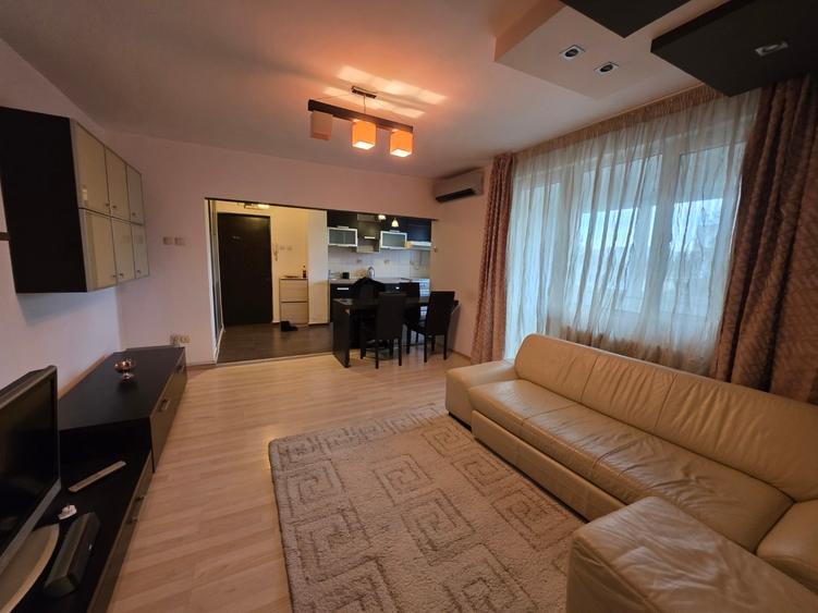 Apartament cu 3 camere semidecomandat, mobilat în Titan