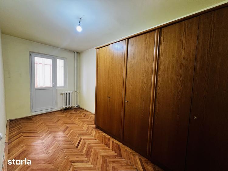 Apartament cu 4 camere semidecomandat în Girocului