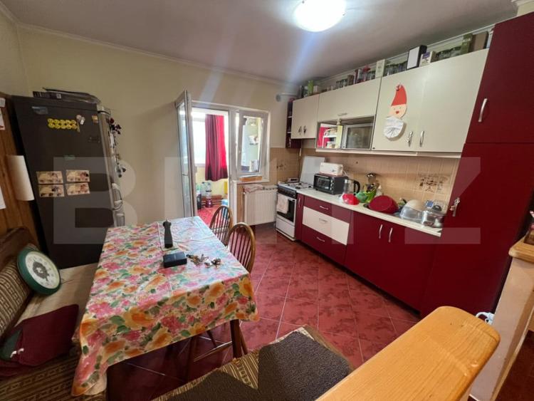 Apartament cu 4 camere decomandat în Central