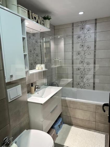 Apartament cu 3 camere decomandat, mobilat în Central