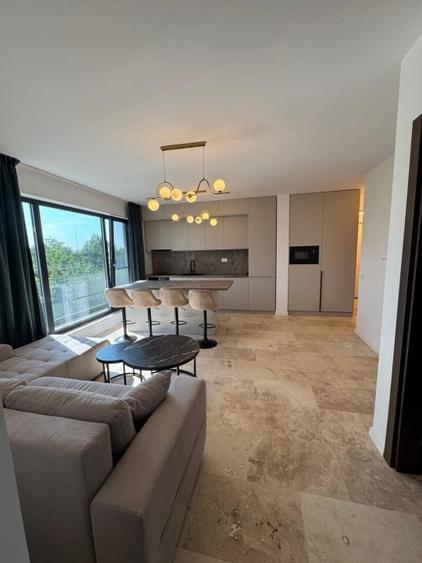 Apartament cu 3 camere semidecomandat, mobilat în Dămăroaia