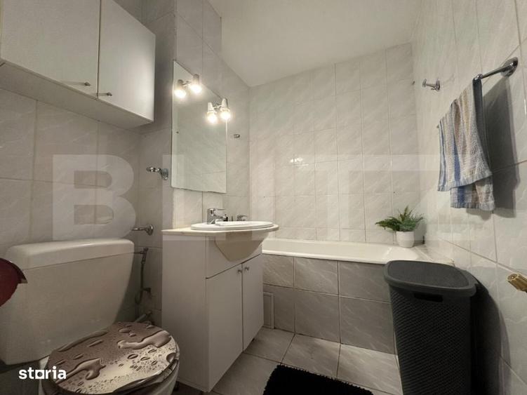 Apartament cu 4 camere semidecomandat în Deve