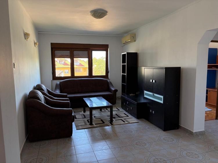 Apartament cu 4 camere decomandat în Exterior Vest