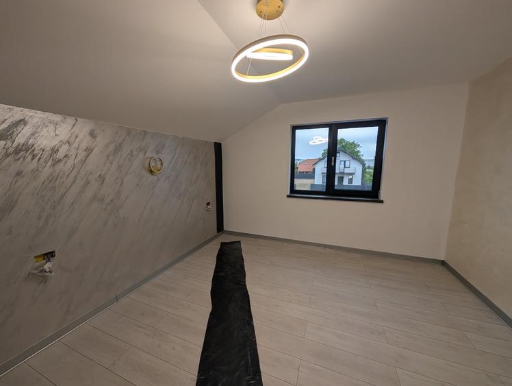Casă individuală cu 4 camere cu Canalizare în Șerbănești