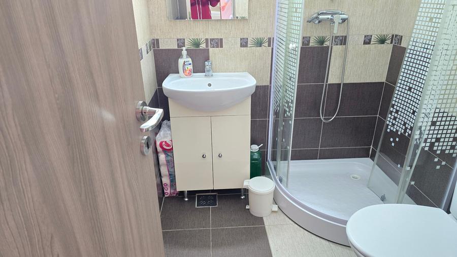 Apartament cu 4 camere decomandat în Liliacului