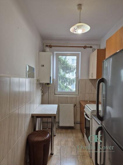 Apartament cu 2 camere, mobilat în Simeria