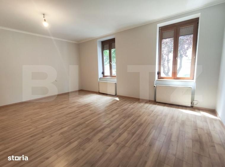 Casă cu 4 camere cu Teren 598 Mp în Central
