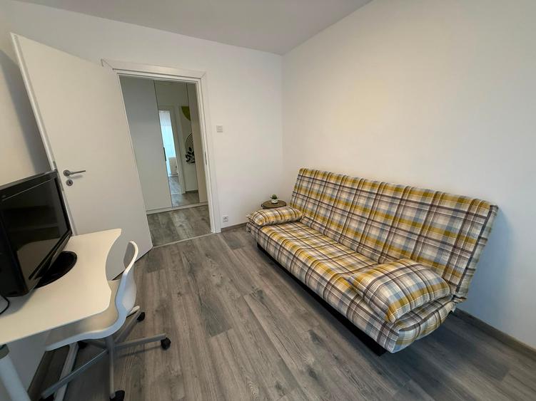 Apartament cu 3 camere semidecomandat în 13 Septembrie
