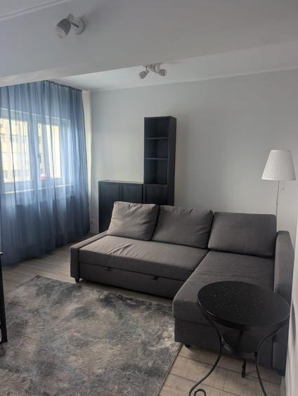 Apartament cu 3 camere semidecomandat în Sebastian