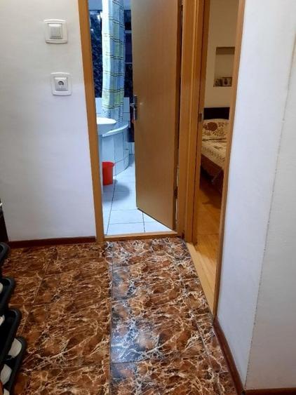 Apartament cu 4 camere semidecomandat, mobilat în Sebastian