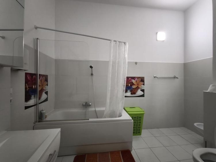 Închiriez apartament. Decomandat cu trei camere zona Delfinariu - 6