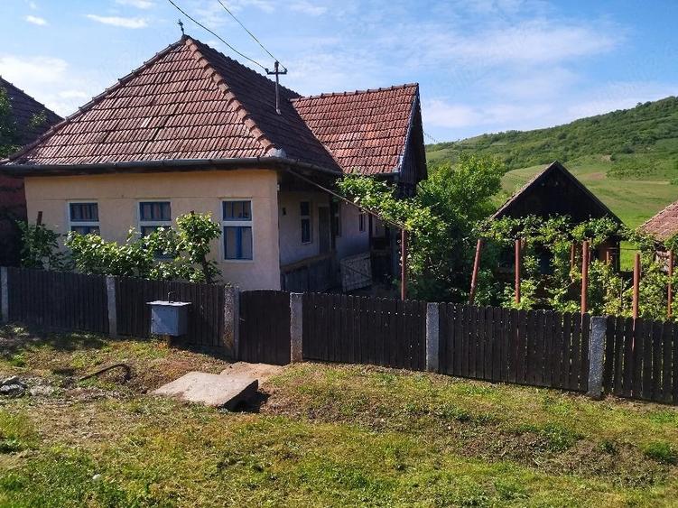 Casă cu 3 camere cu Teren 2900 Mp în Moișa